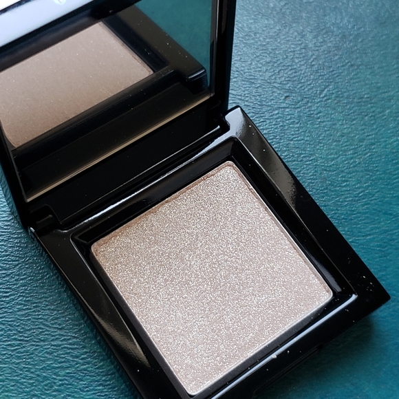 Mac Cosmetics LE eyeshadow single - Picture 2 of 6